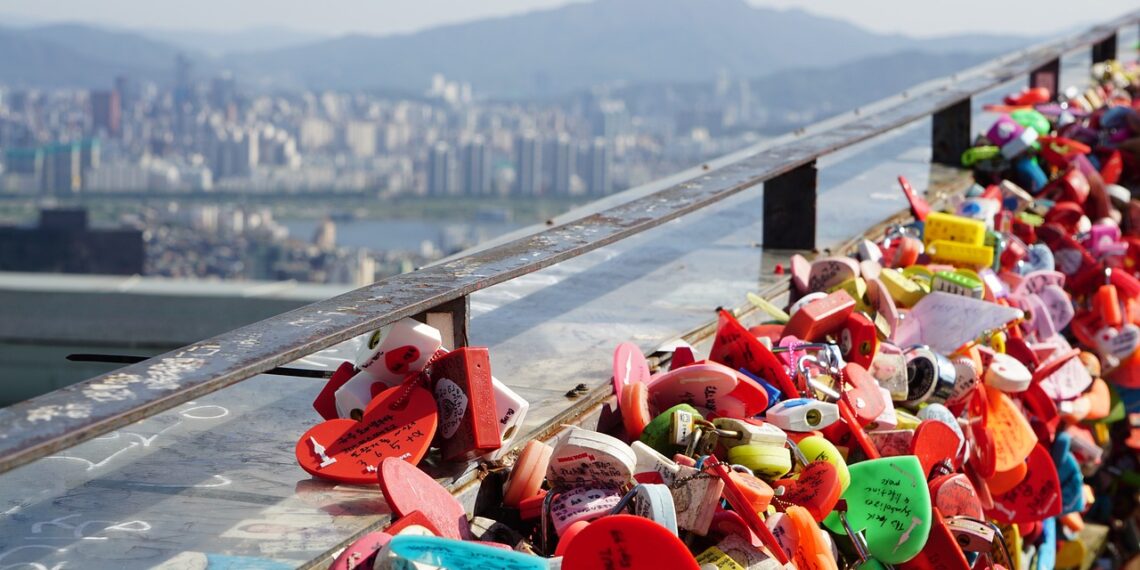 lock, bridge, fence-5464061.jpg