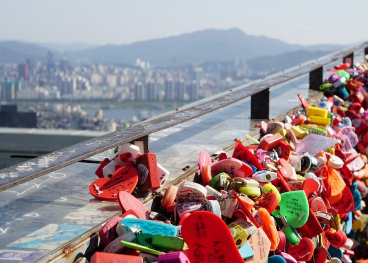 lock, bridge, fence-5464061.jpg