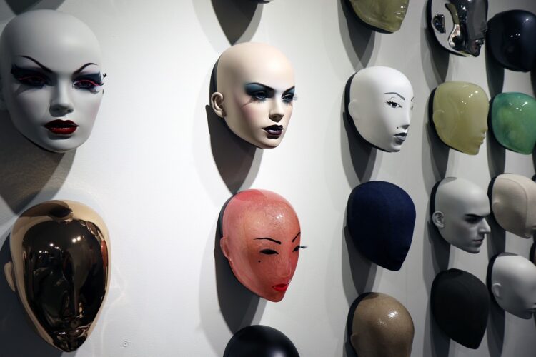 beauty trends, many mannequin faces